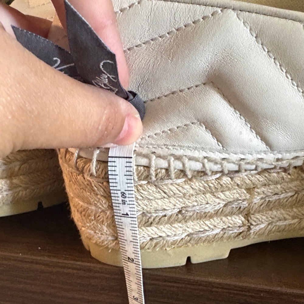 Gucci Women's Beige Espadrille Flats ( worn twice) - Picture 7 of 7